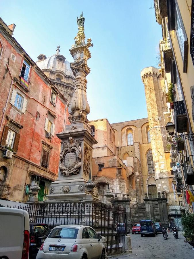 Grande & Caratteristico Dietro La Cattedrale Neapel Exterior foto